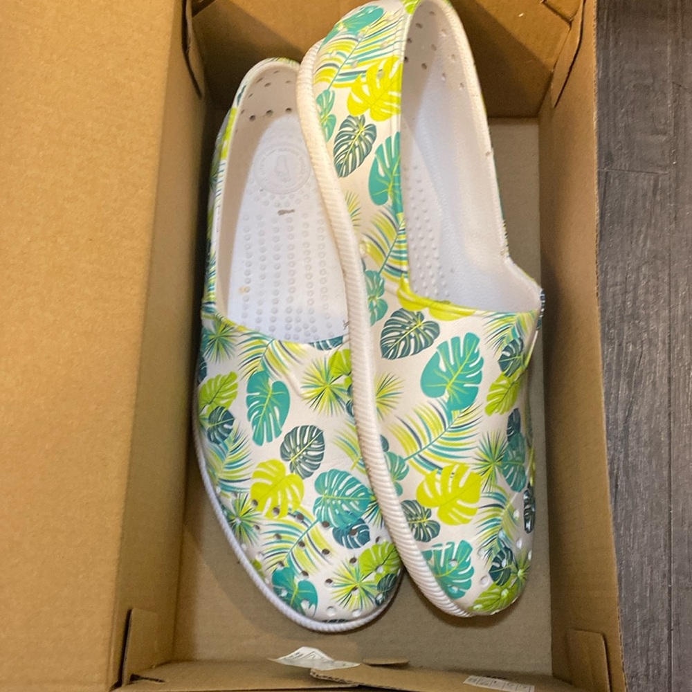 🍀native shoes. Verona print 6.5